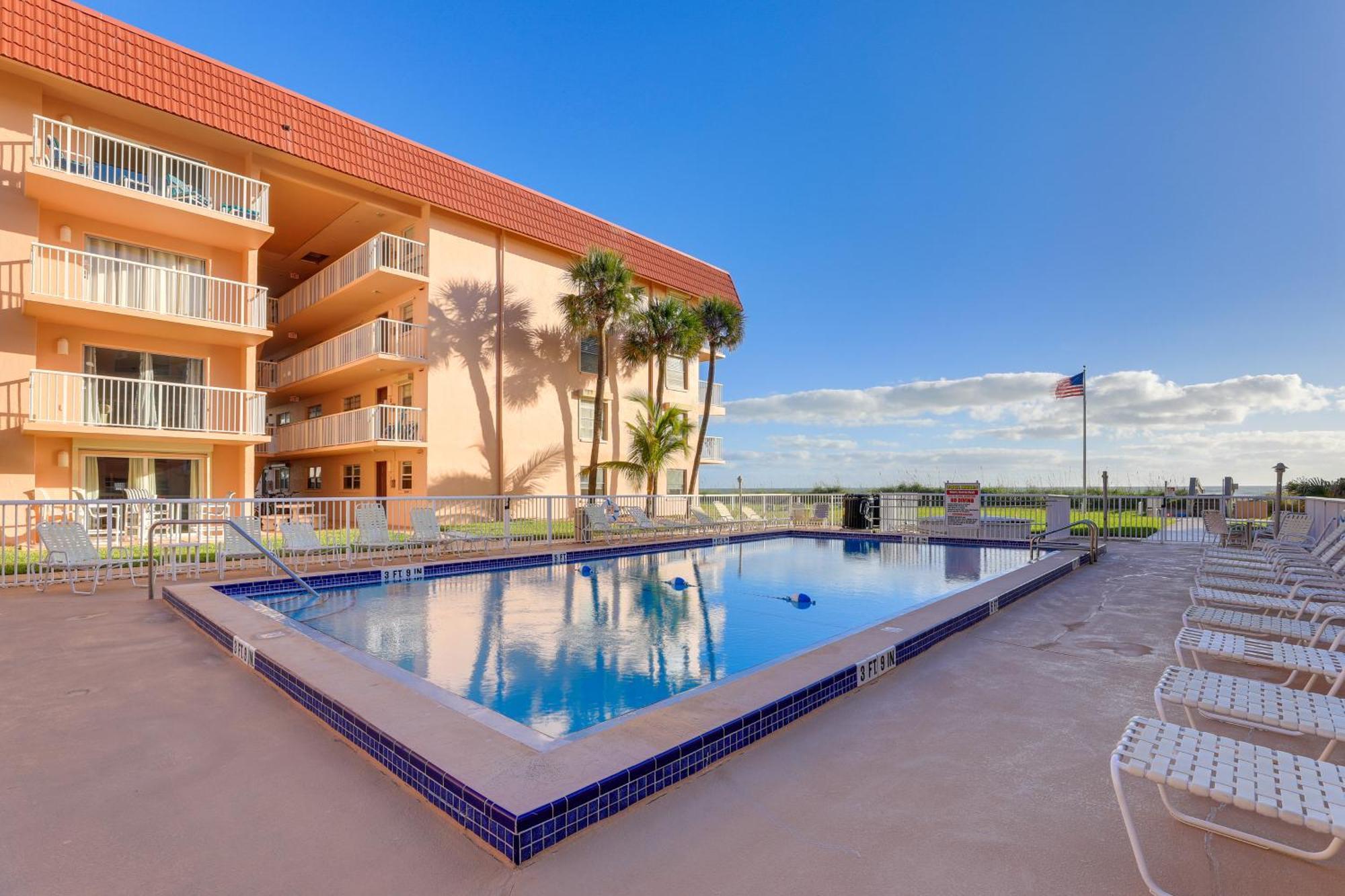 Central Cocoa Beach Condo With View, Steps To Beach! المظهر الخارجي الصورة