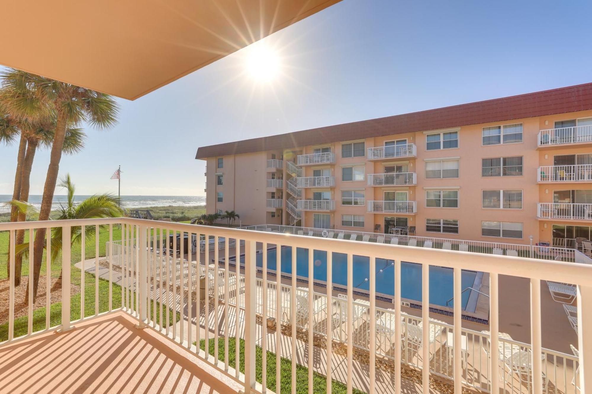 Central Cocoa Beach Condo With View, Steps To Beach! المظهر الخارجي الصورة